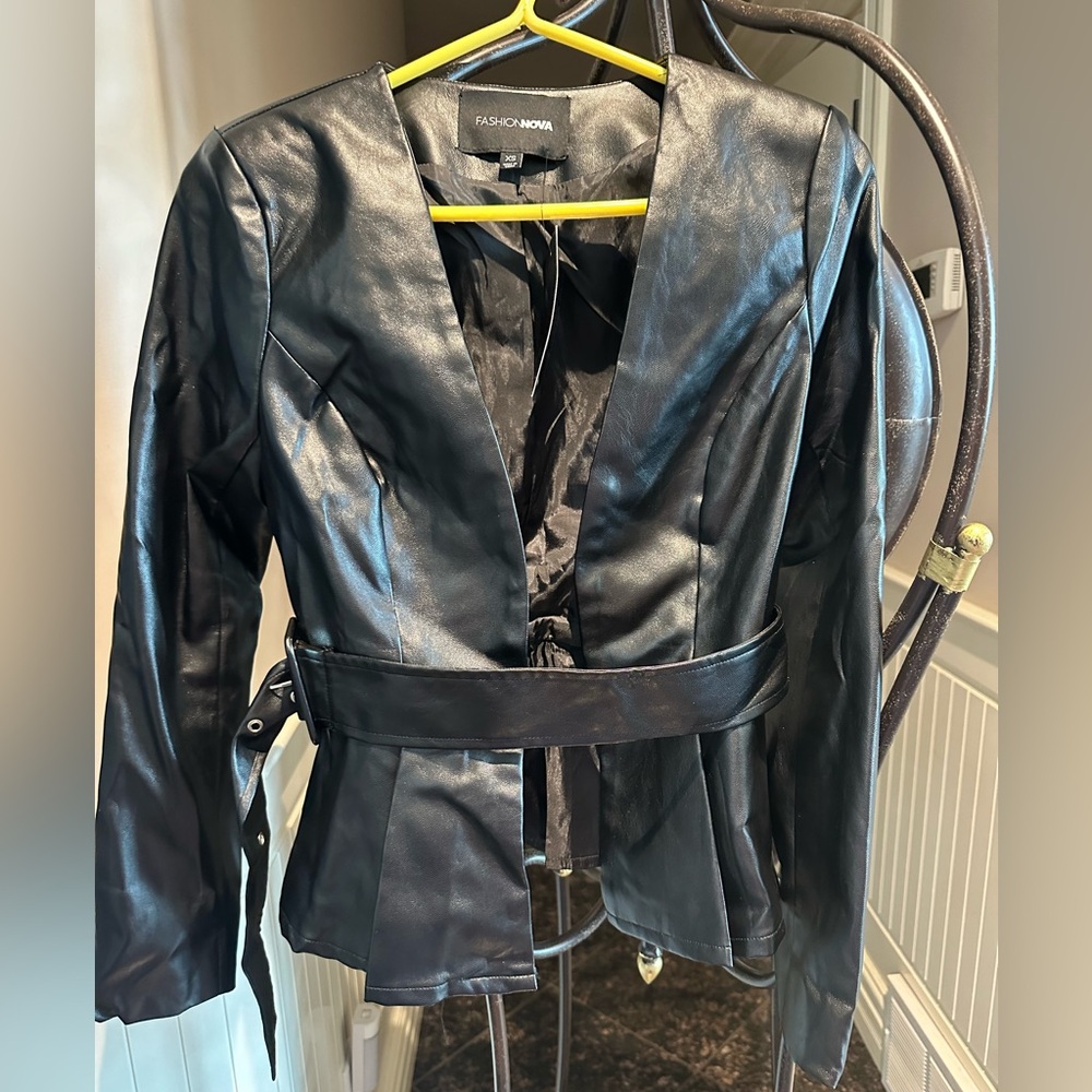 Leather jacket - Picture 2 of 6